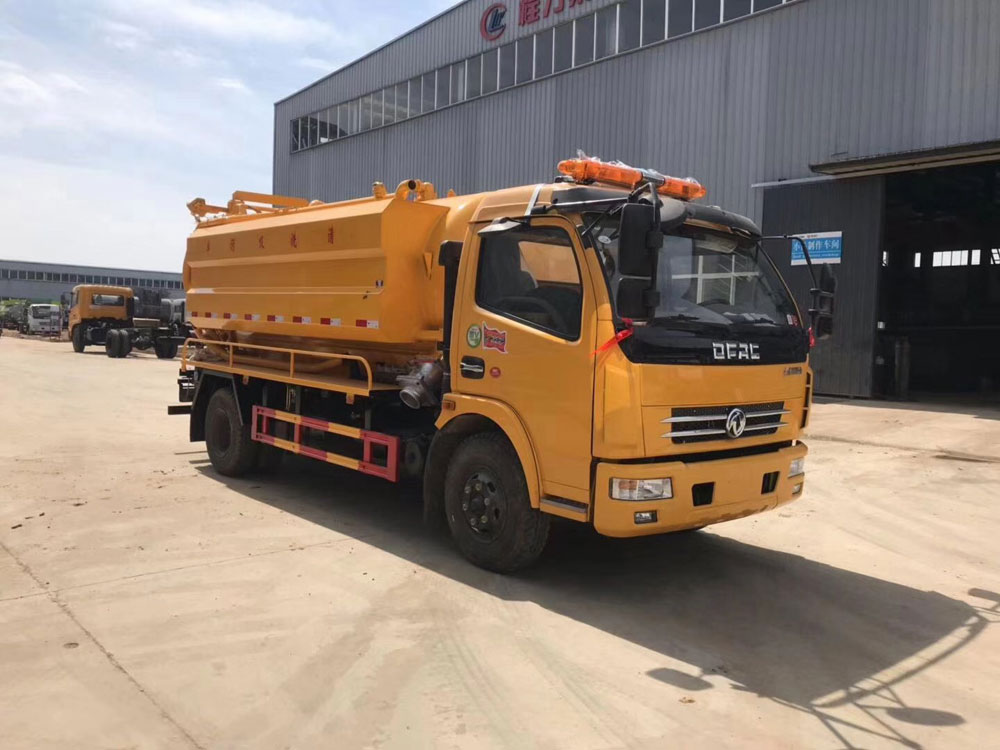 大多利卡清洗吸污車(chē)順利發(fā)車(chē)