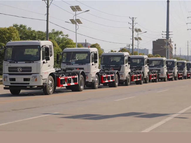某單位批量采購(gòu)環(huán)衛(wèi)垃圾車(chē)發(fā)車(chē)