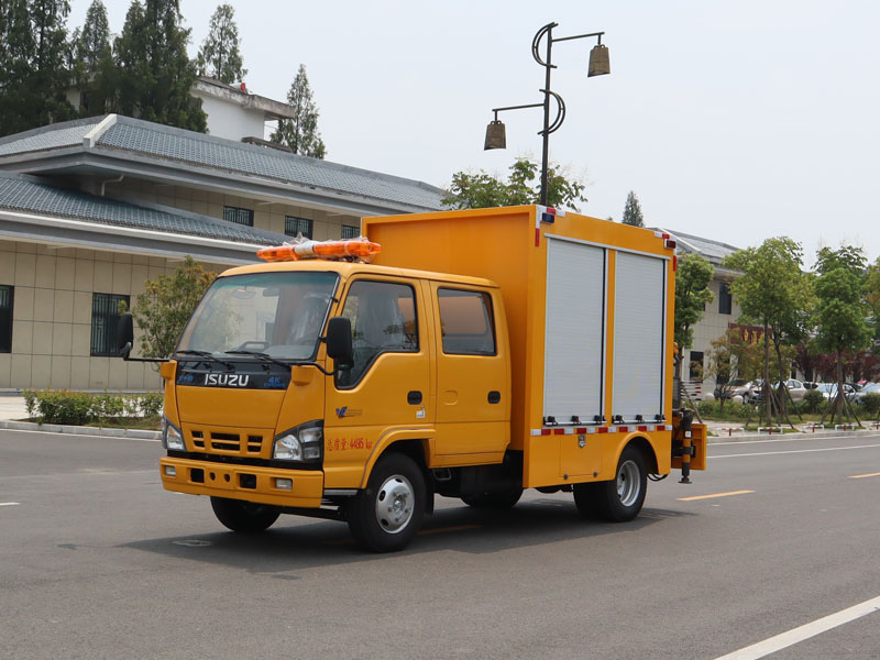 國(guó)六五十鈴雙排座帶吊搶險(xiǎn)車(chē)