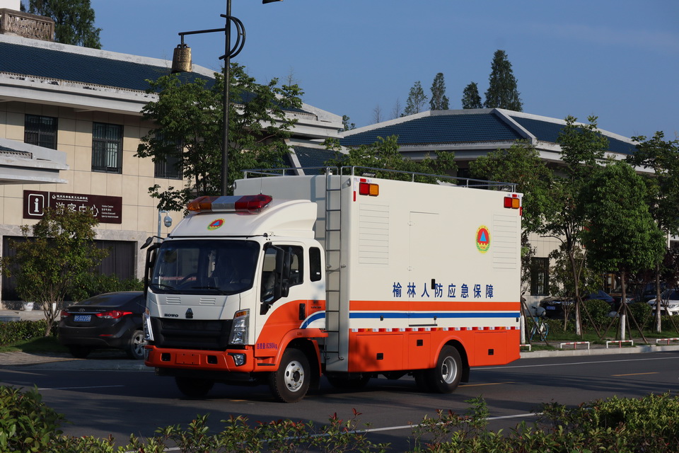 重汽豪沃移動(dòng)電源車(chē)